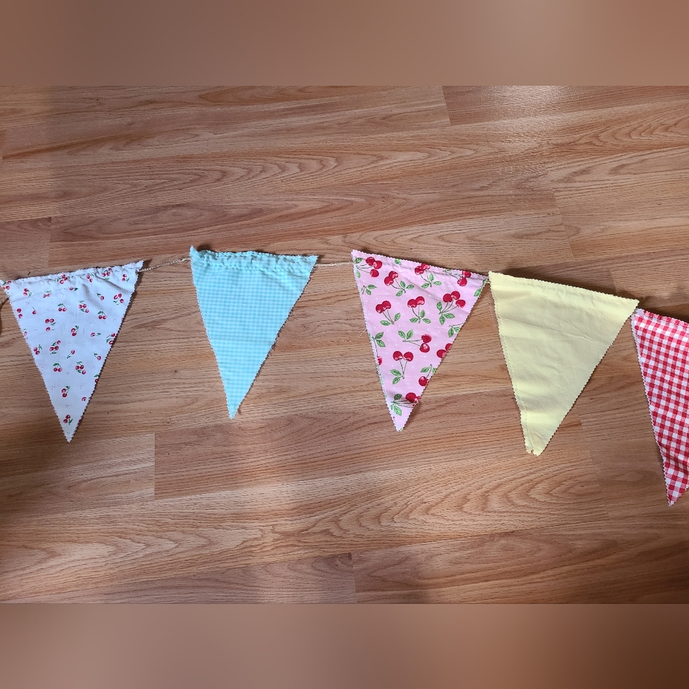 🦩 3/$30 Handmade Picnic Bunting - Picture 3 of 3